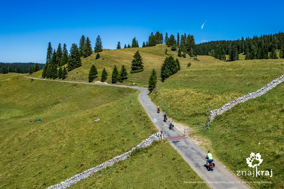 Kamienne murki na szwajcarskiej Jurze
