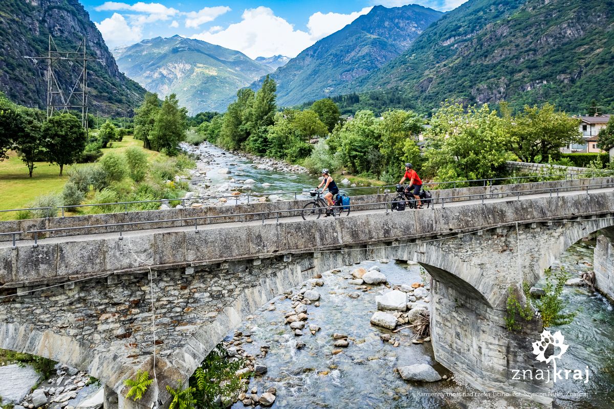 Kamienny most nad rzeką Ticino