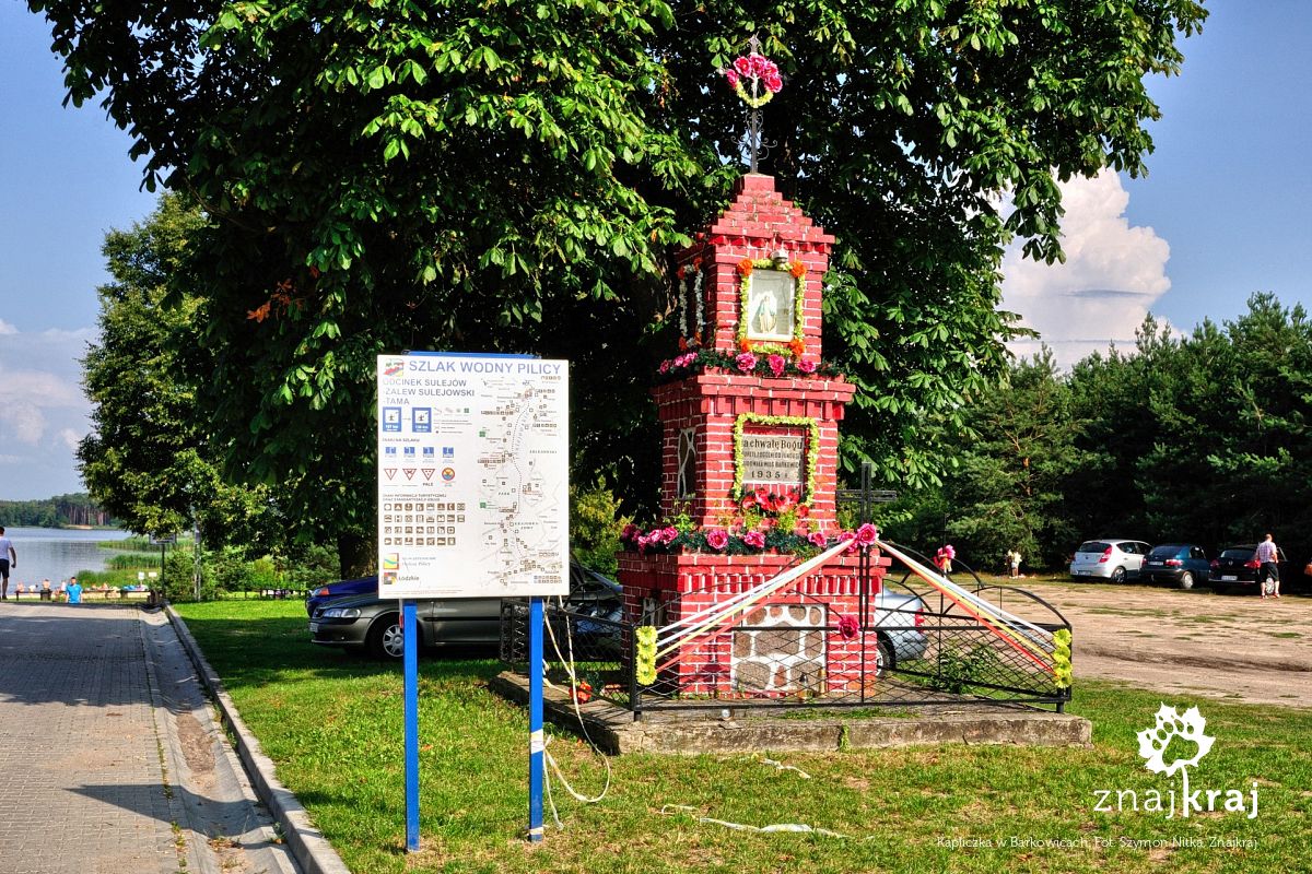 Kapliczka w Barkowicach Kapliczka w Barkowicach