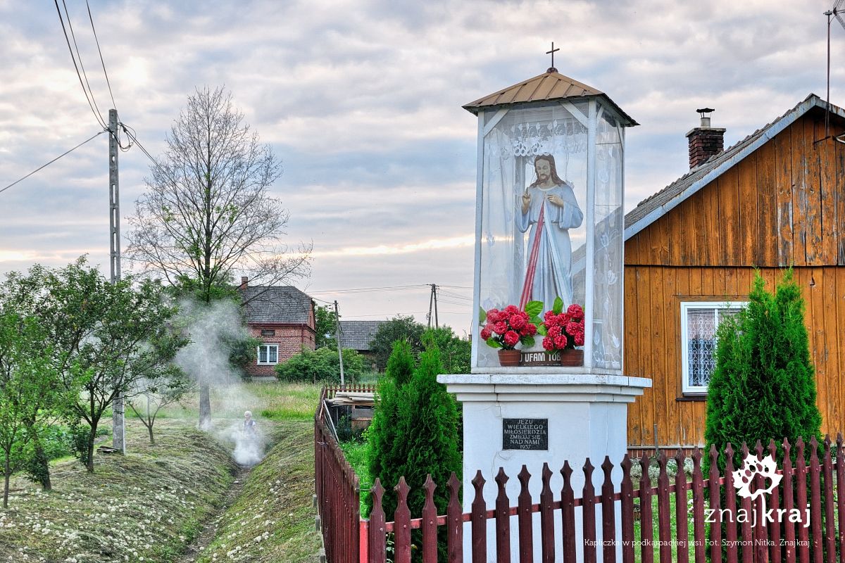 Kapliczka w podkarpackiej wsi