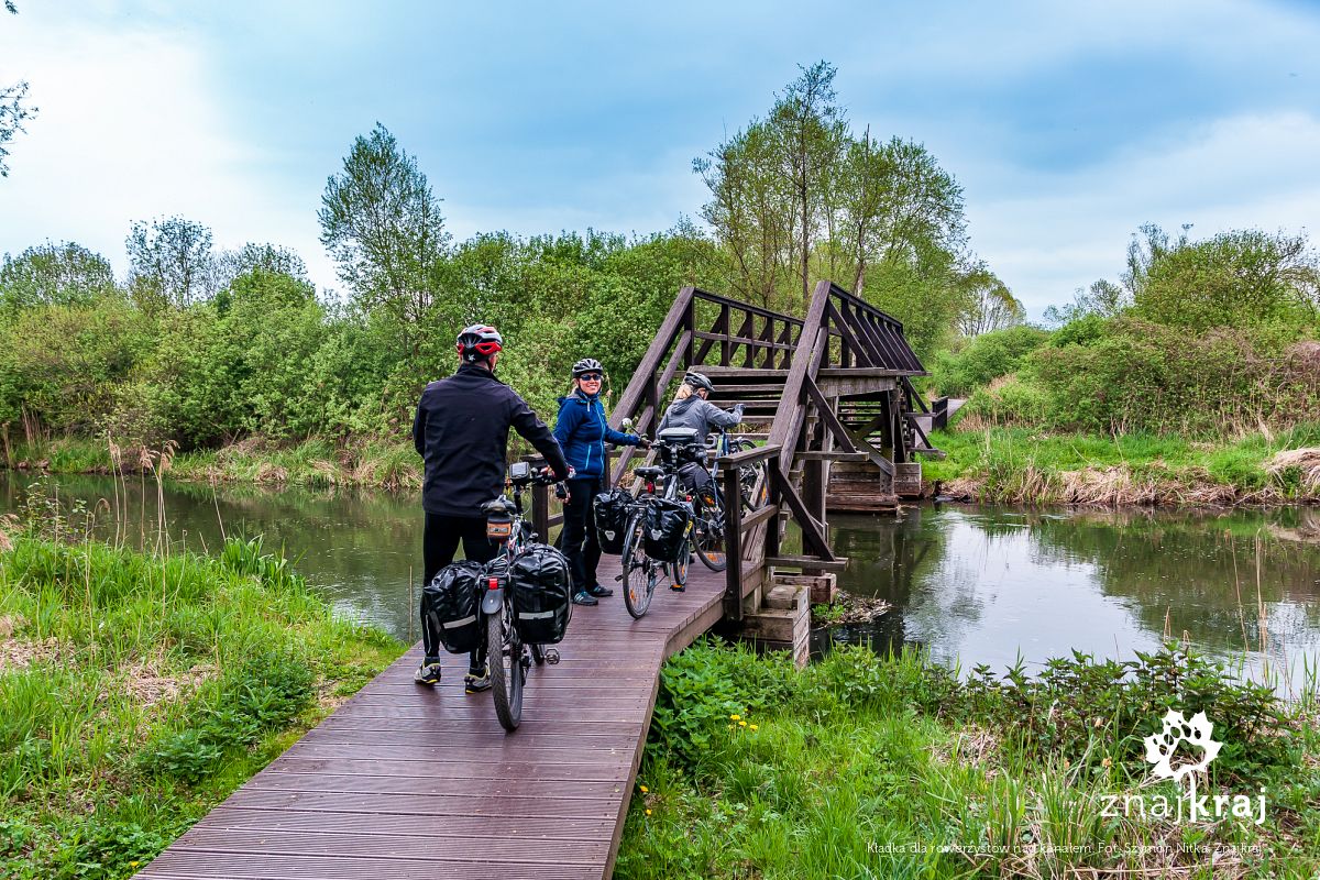 Kładka dla rowerzystów nad kanałem