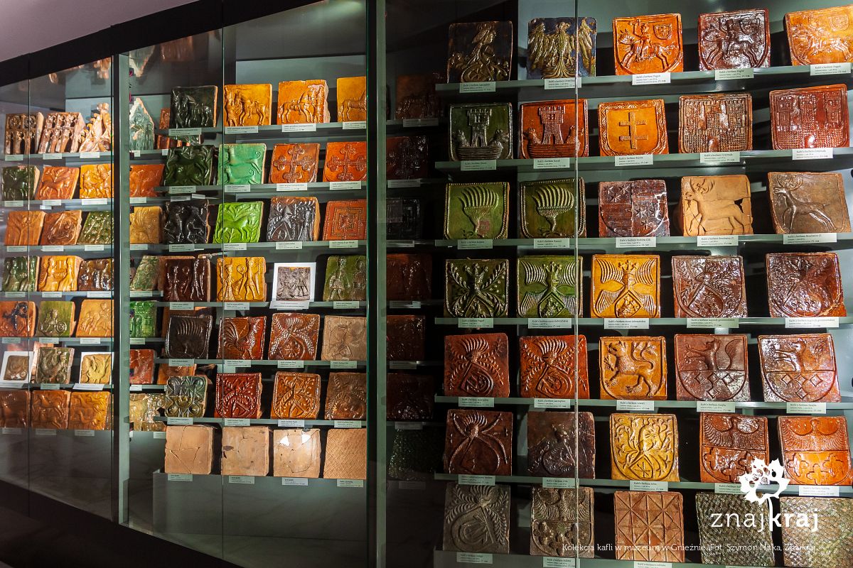 Kolekcja kafli w muzeum w Gnieźnie
