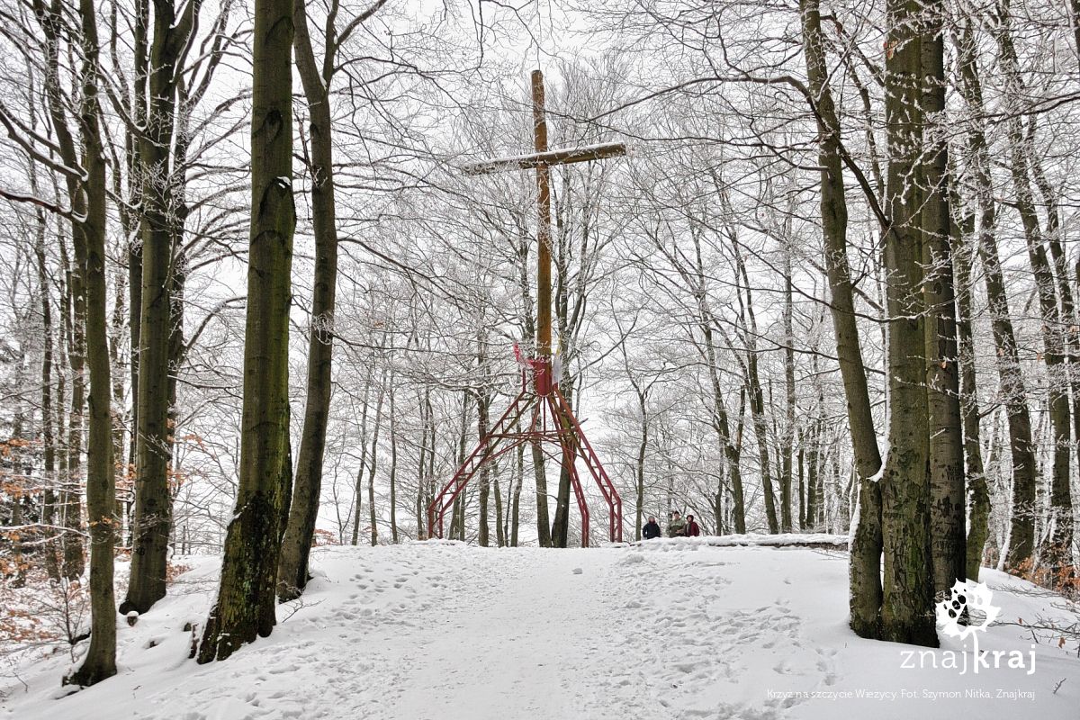 Krzyż na szczycie Wieżycy Krzyż na szczycie Wieżycy