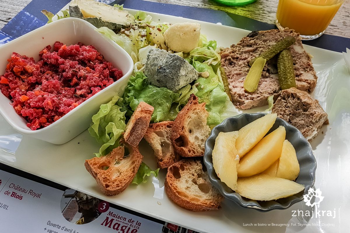 Lunch w bistro w Beaugency