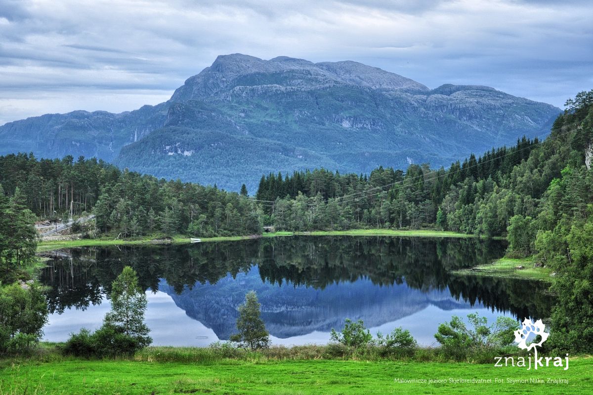 Malownicze jezioro Skjelbreidvatnet Malownicze jezioro Skjelbreidvatnet