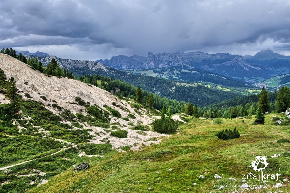 Masyw Sella w oddali Masyw Sella w oddali