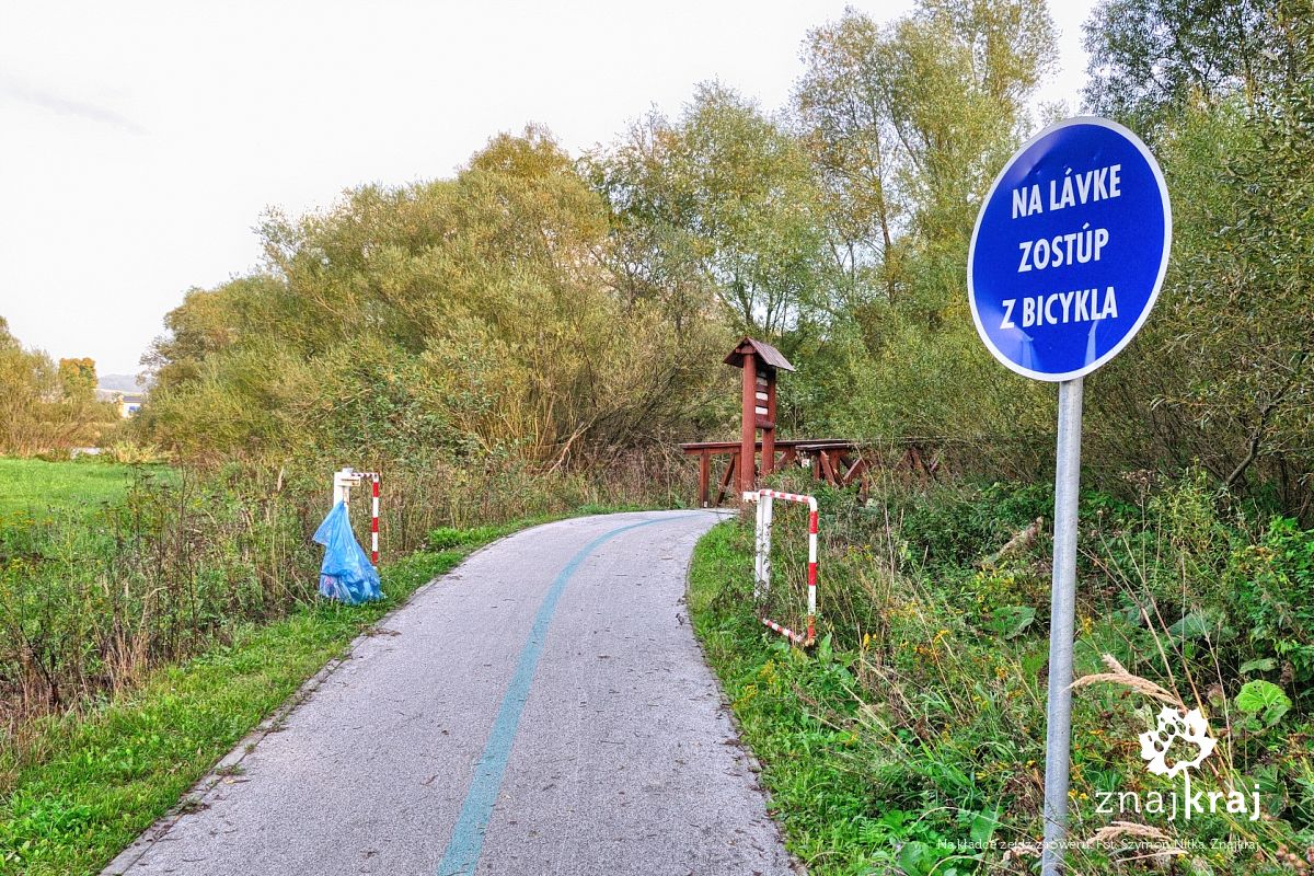 Na kładce zejdź z roweru