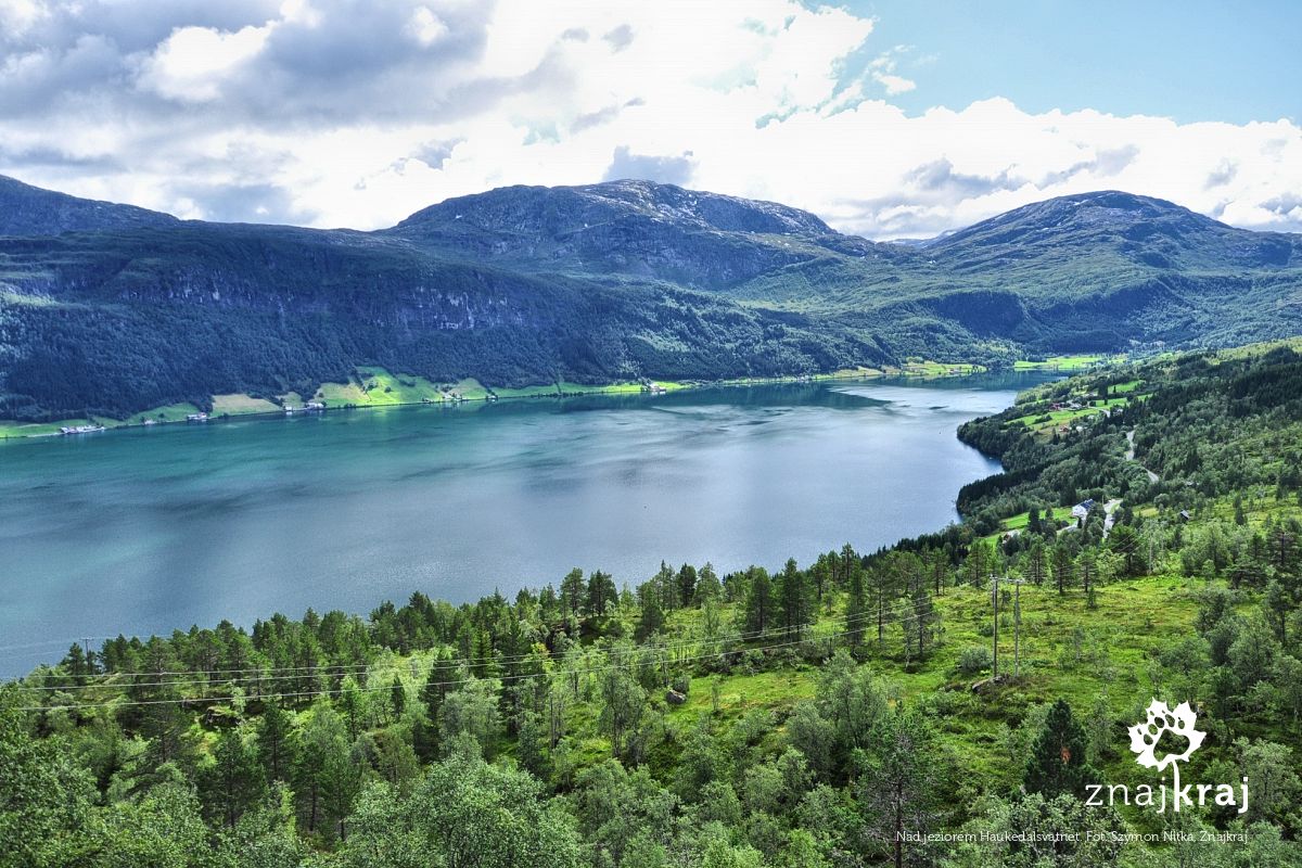 Nad jeziorem Haukedalsvatnet Nad jeziorem Haukedalsvatnet