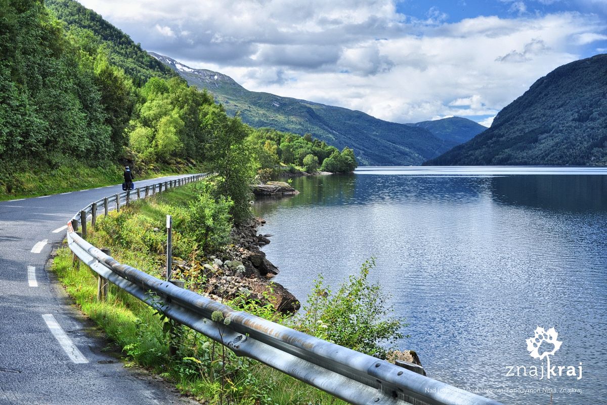 Nad jeziorem Viksdalsvatnet Nad jeziorem Viksdalsvatnet
