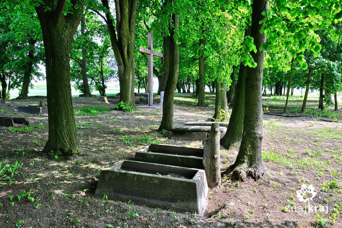 Nagrobki mennonitów z Tryla
