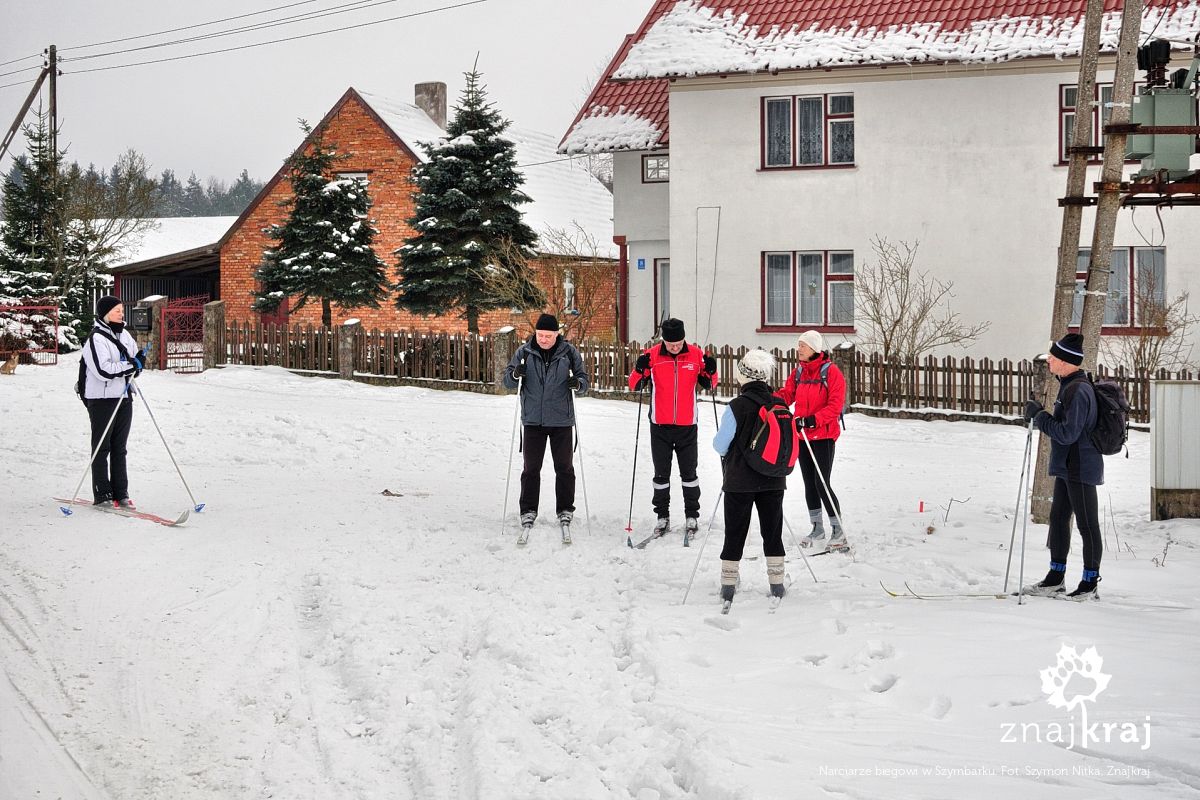 Narciarze biegowi w Szymbarku Narciarze biegowi w Szymbarku