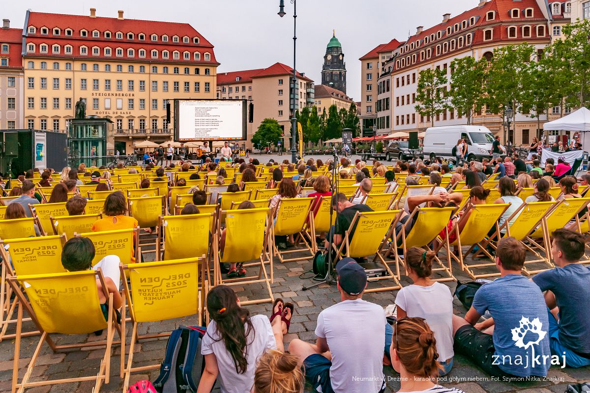 Neumarkt w Dreźnie - karaoke pod gołym niebem
