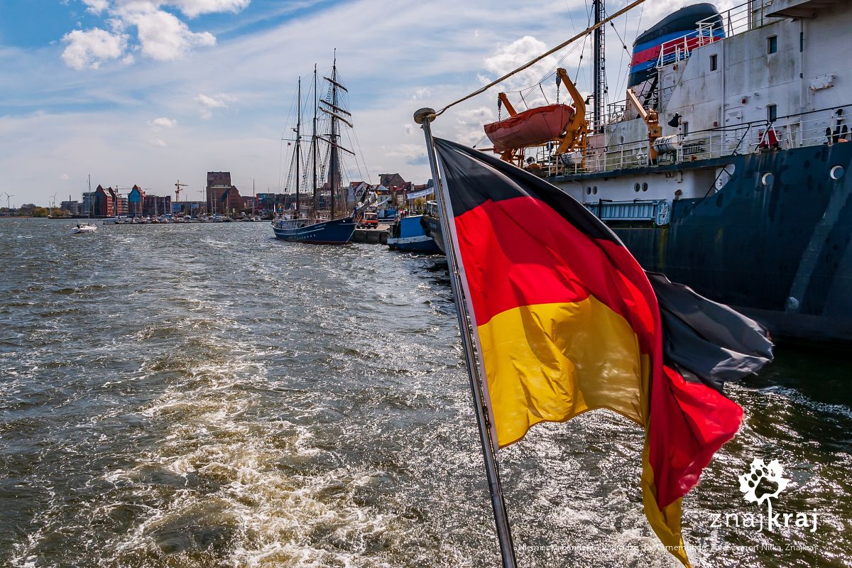 Niemiecka bandera - w drodze do Warnemünde
