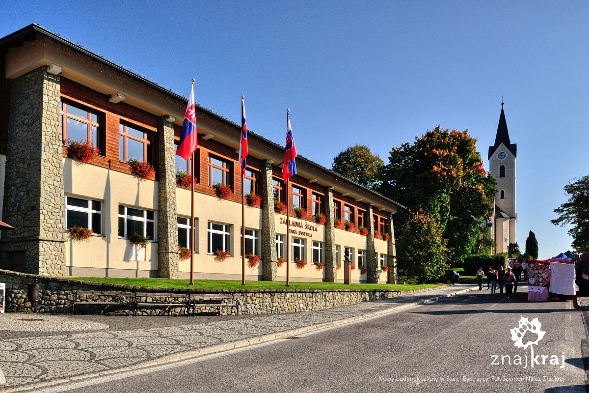 Nowy budynek szkoły w Starej Bystrzycy