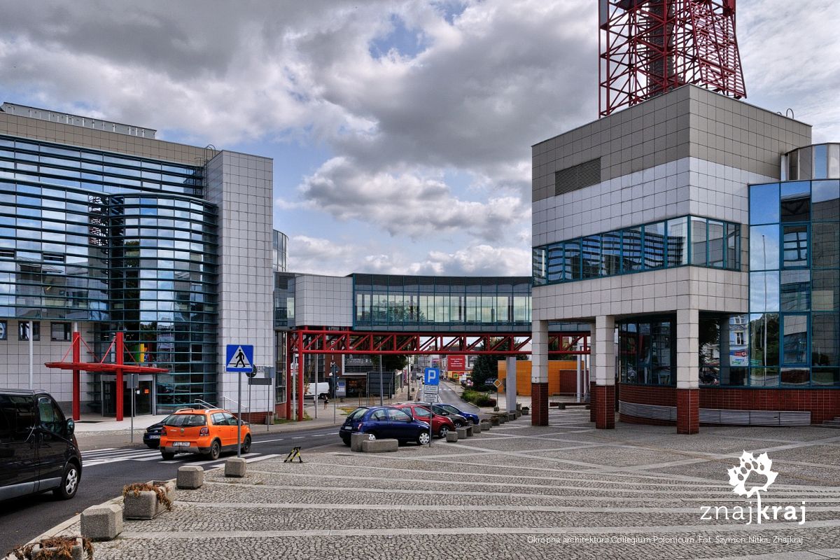 Okropna architektura Collegium Polonicum