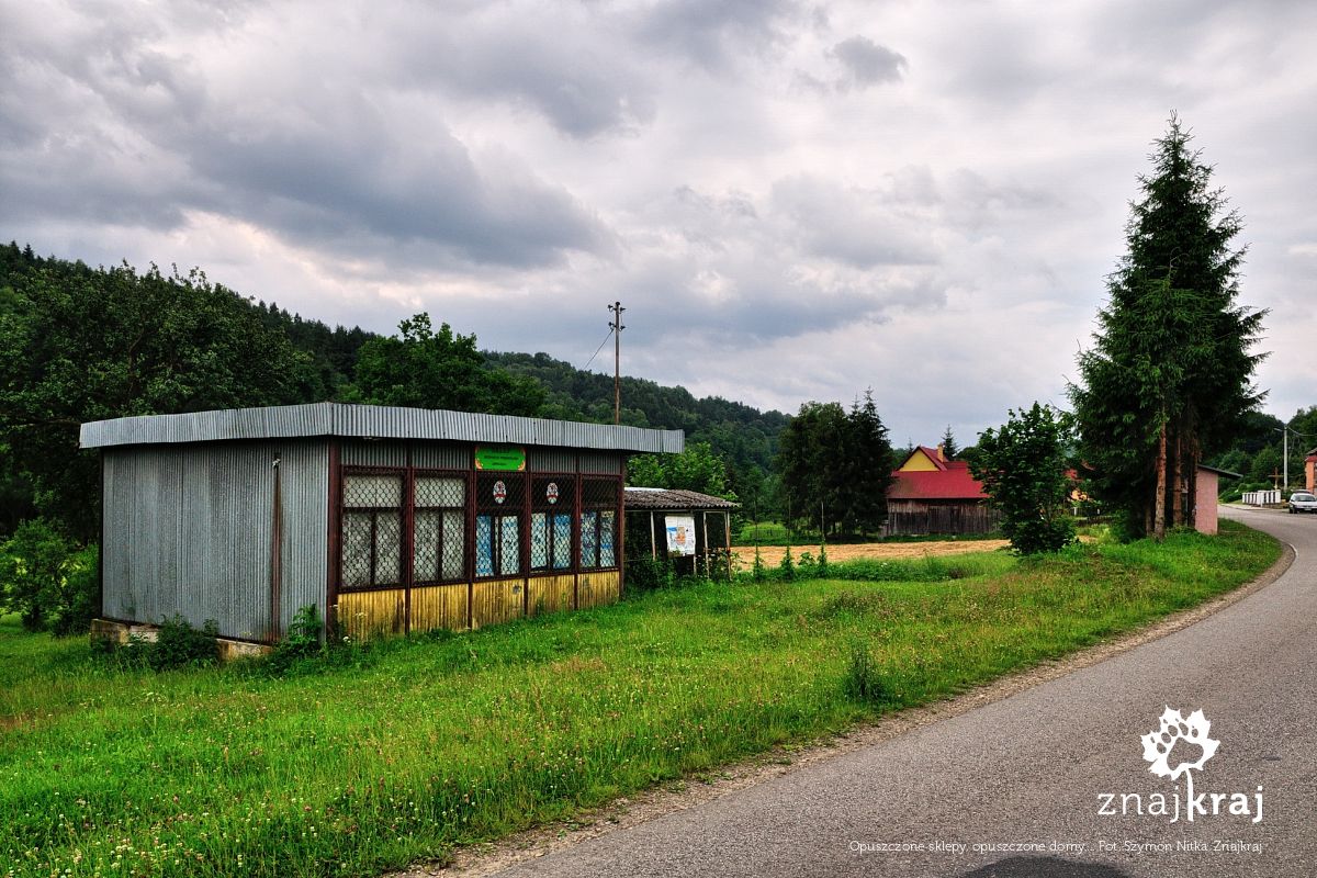 Opuszczone sklepy, opuszczone domy...