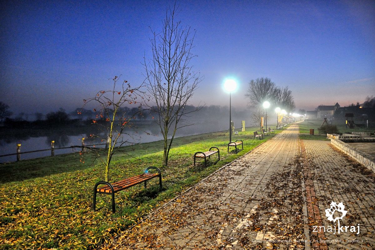 Oświetlona promenada nad Wartą