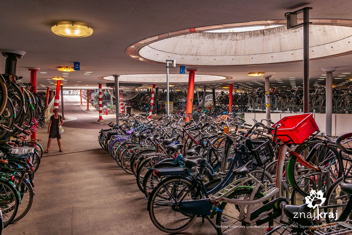 parking-rowerowy-pod-dworcem-w-groningen