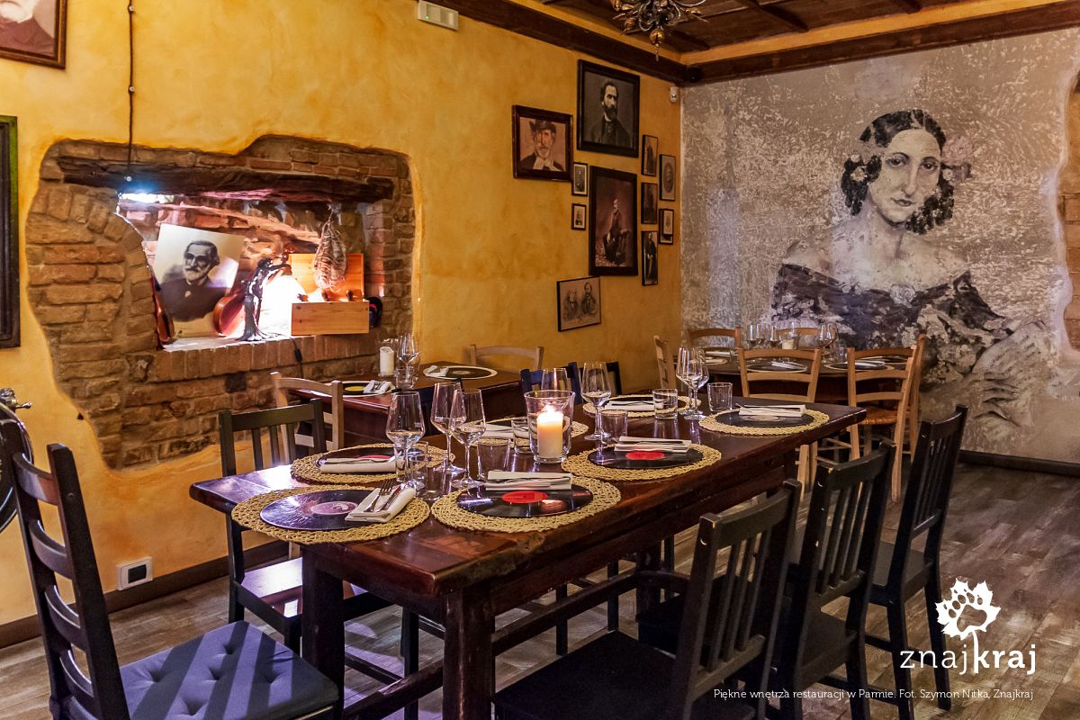 Piękne wnętrza restauracji w Parmie