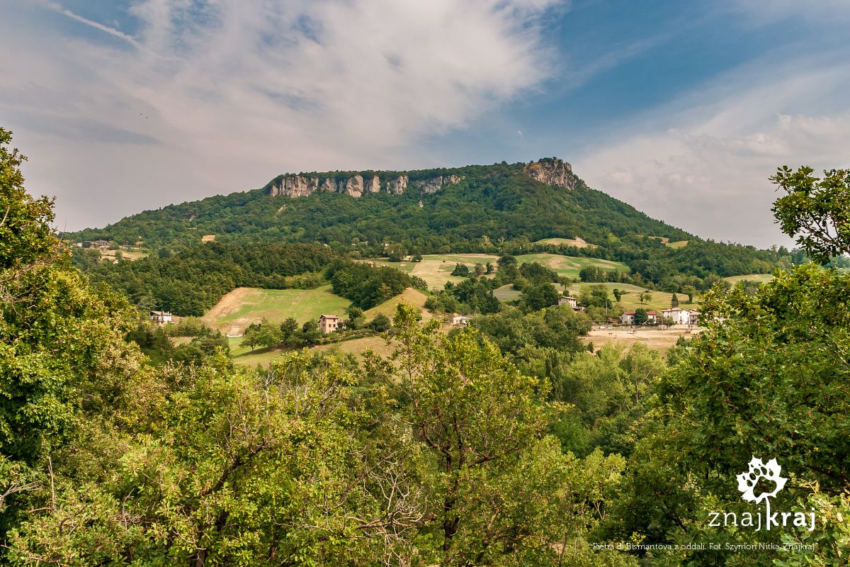 Pietra di Bismantova z oddali