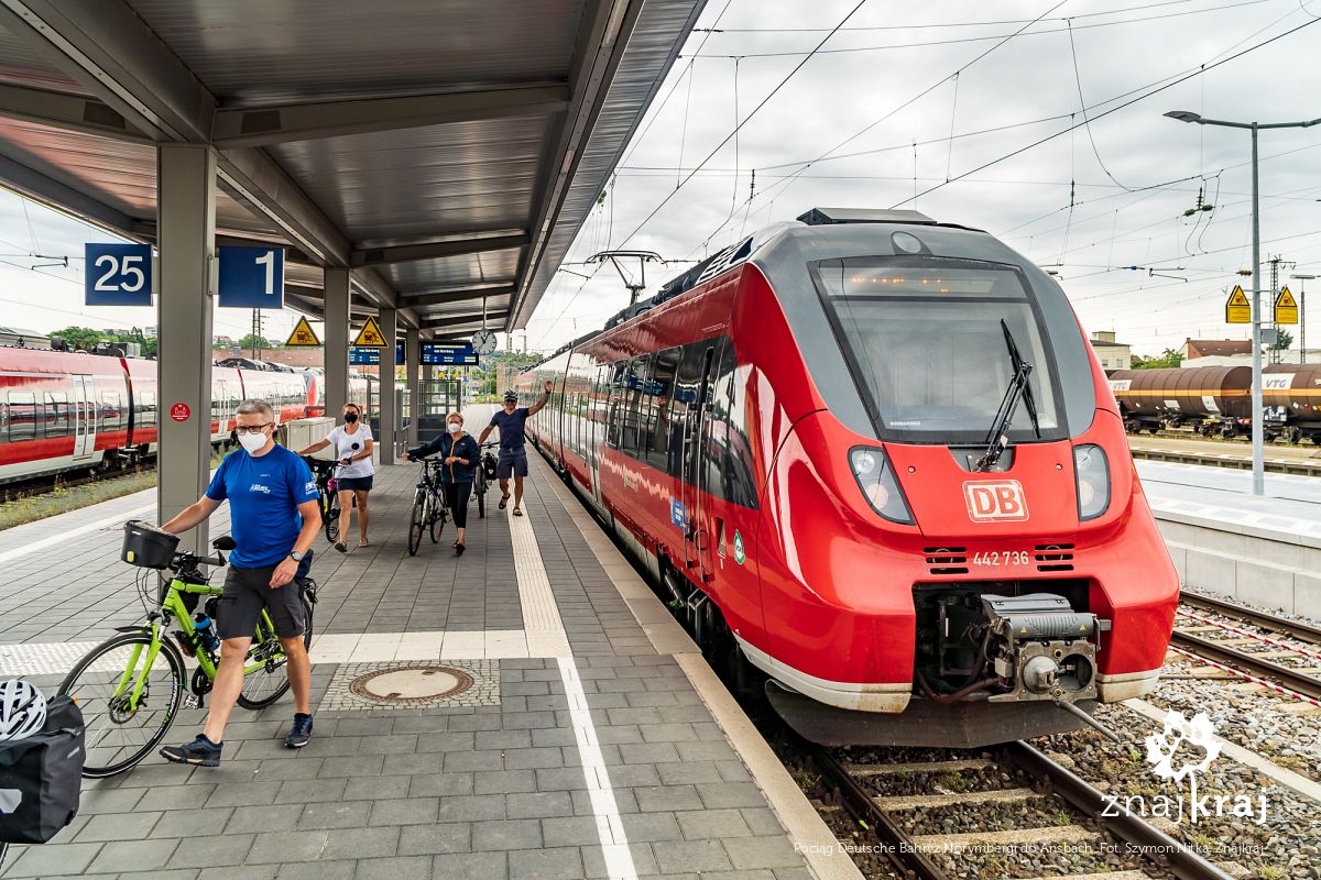 Pociąg Deutsche Bahn z Norymbergi do Ansbach