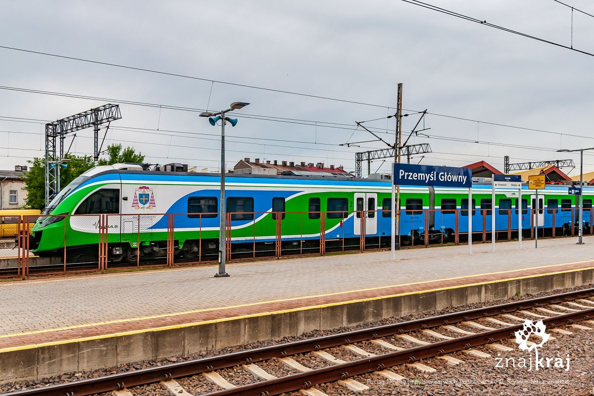 Pociąg Newag Impuls w barwach Podkarpacia