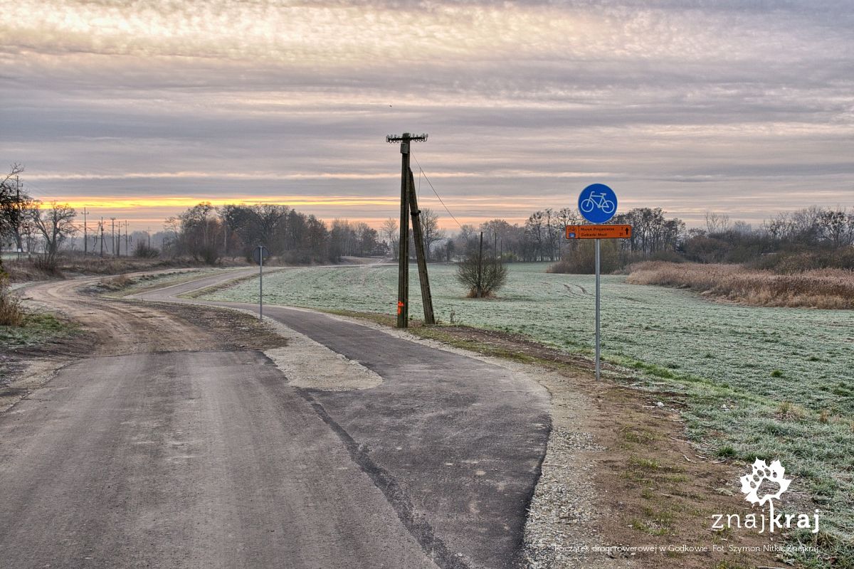 Początek drogi rowerowej w Godkowie