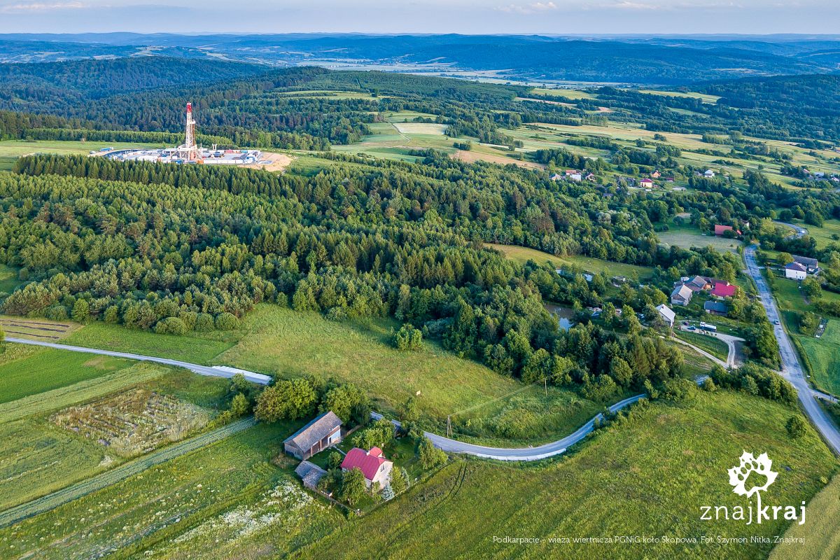 Podkarpacie - wieża wiertnicza PGNiG koło Skopowa