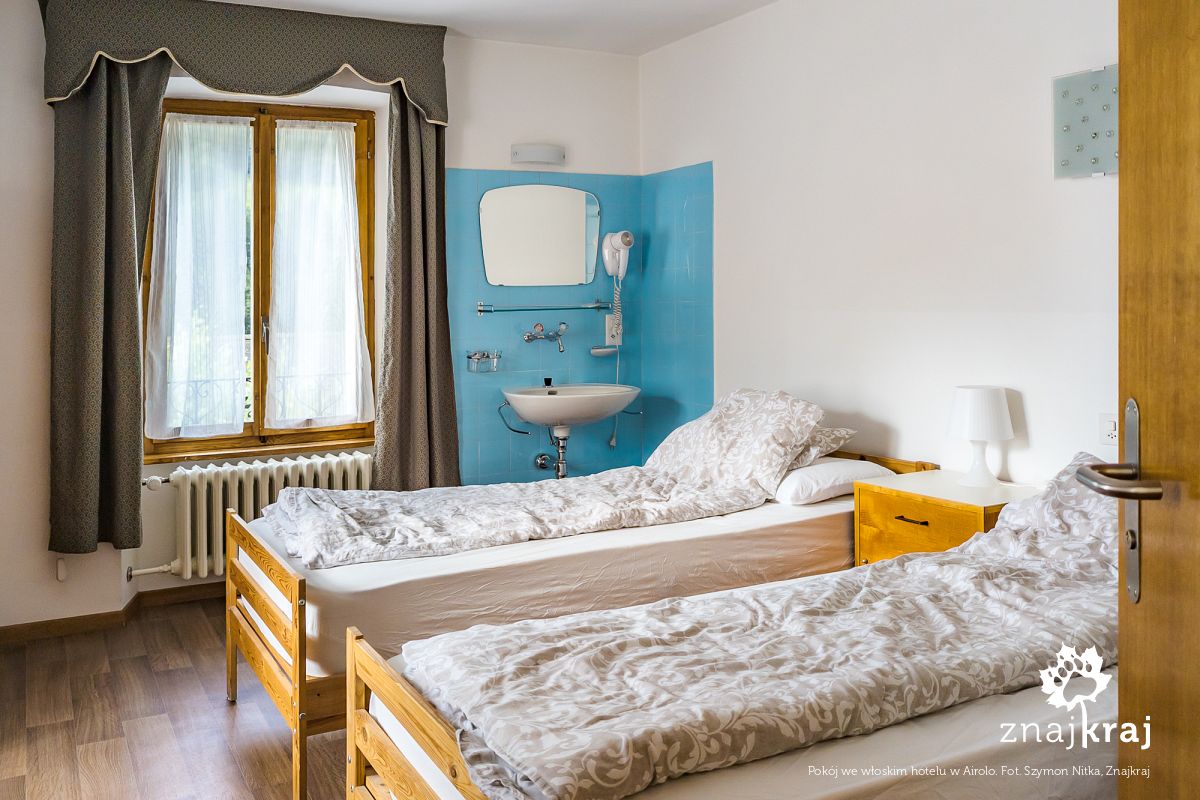 Pokój we włoskim hotelu w Airolo