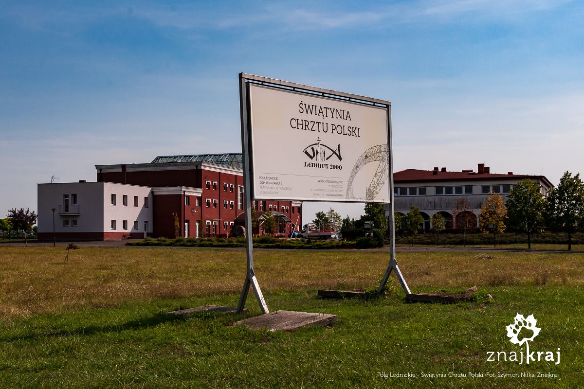 Pola Lednickie - Świątynia Chrztu Polski