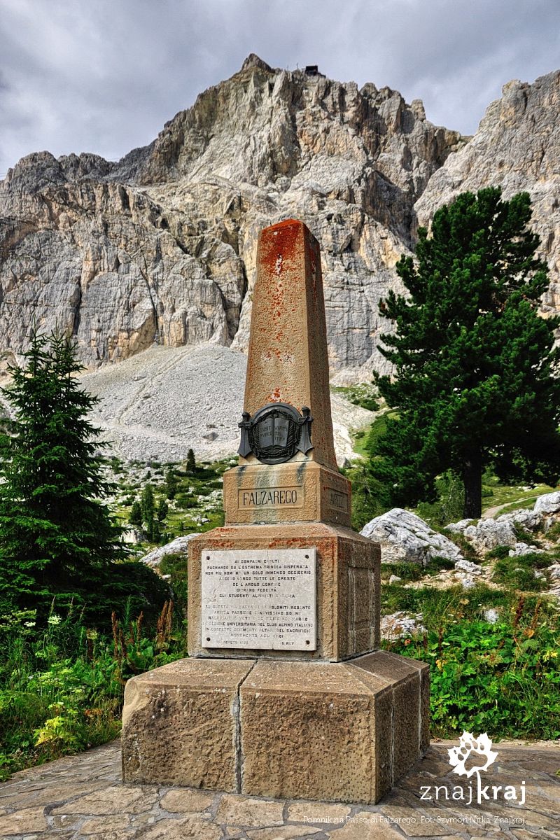 Pomnik na Passo di Falzarego Pomnik na Passo di Falzarego