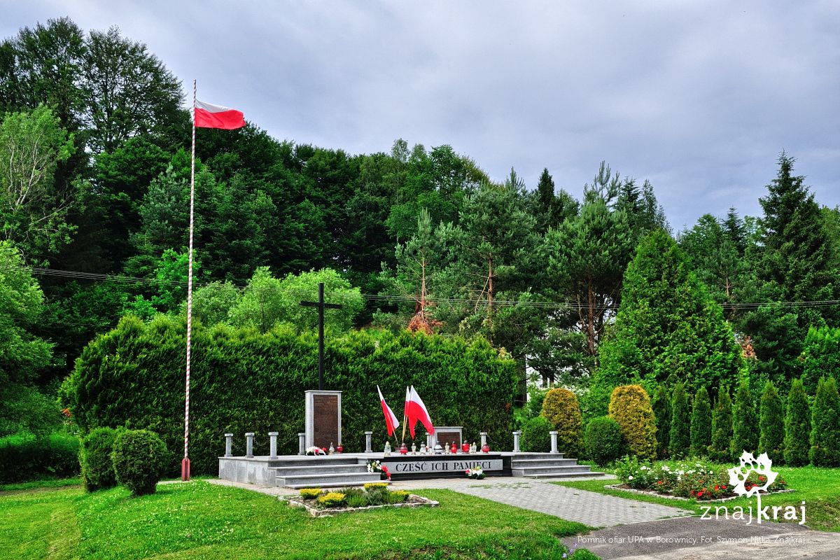 Pomnik ofiar UPA w Borownicy