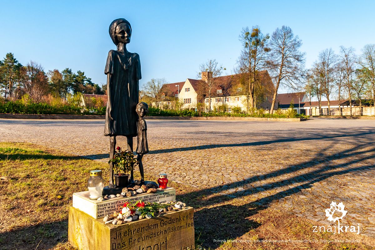 Pomnik przed obozem koncentracyjnym w Ravensbrück