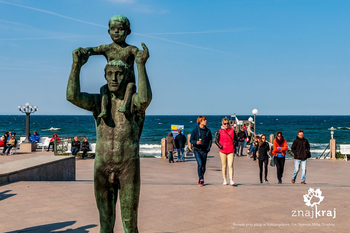 Pomnik przy plaży w Kühlungsborn