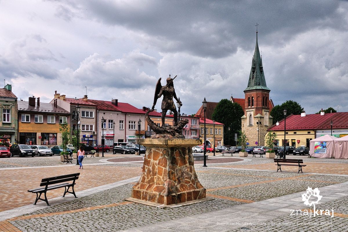 Pomnik św. Michała Archanioła w Strzyżowie