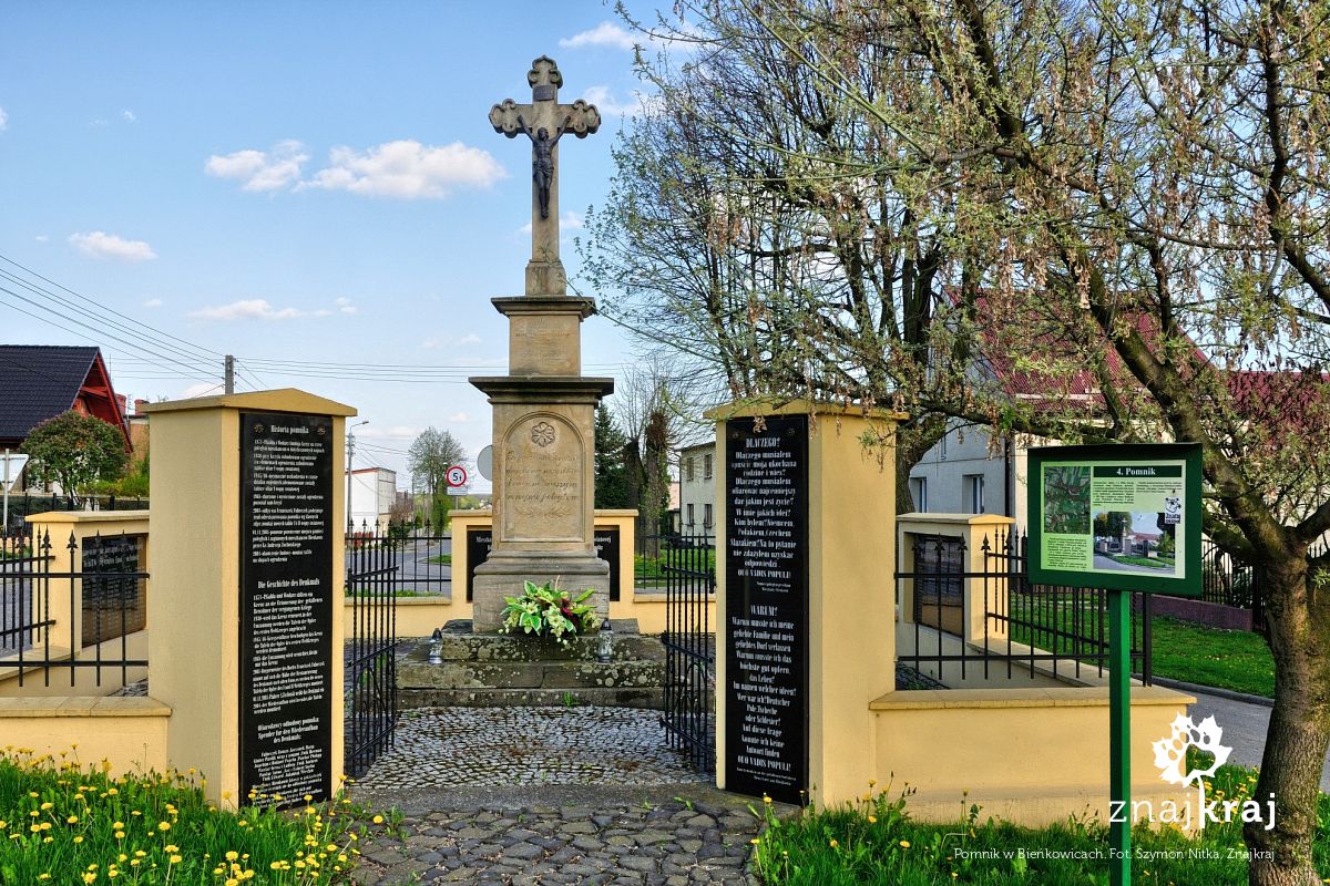 Pomnik w Bieńkowicach Pomnik w Bieńkowicach