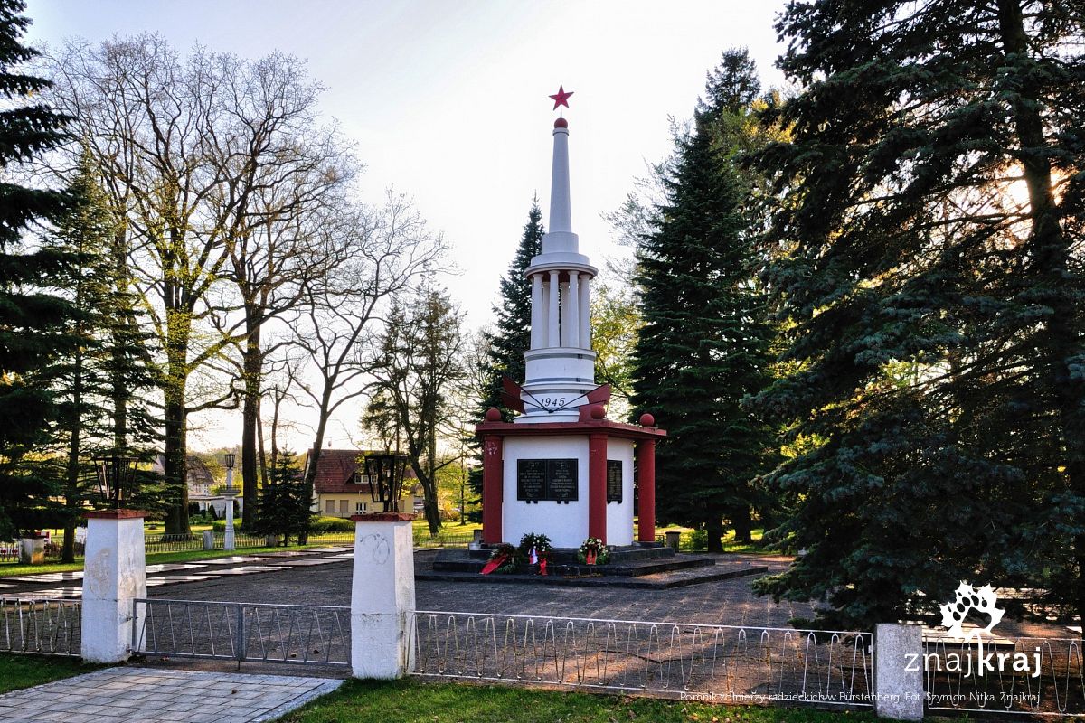 Pomnik żołnierzy radzieckich w Fürstenberg Pomnik żołnierzy radzieckich w Fürstenberg