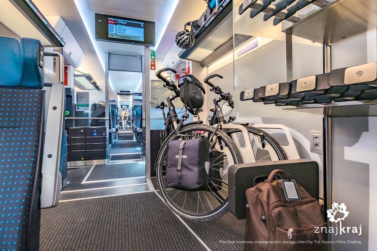 Przedział rowerowy w szwajcarskim pociągu InterCity