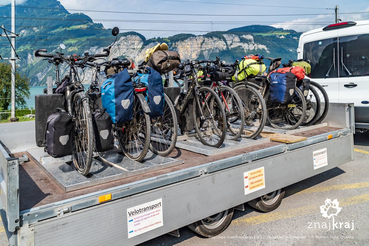 Przyczepa rowerowa komunikacji zastępczej w Szwajcarii