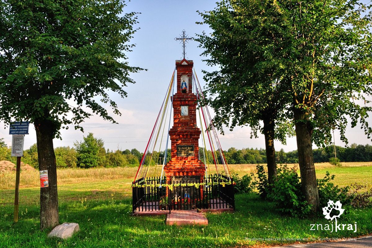 Przydrożna kapliczka za Barkowicami Przydrożna kapliczka za Barkowicami