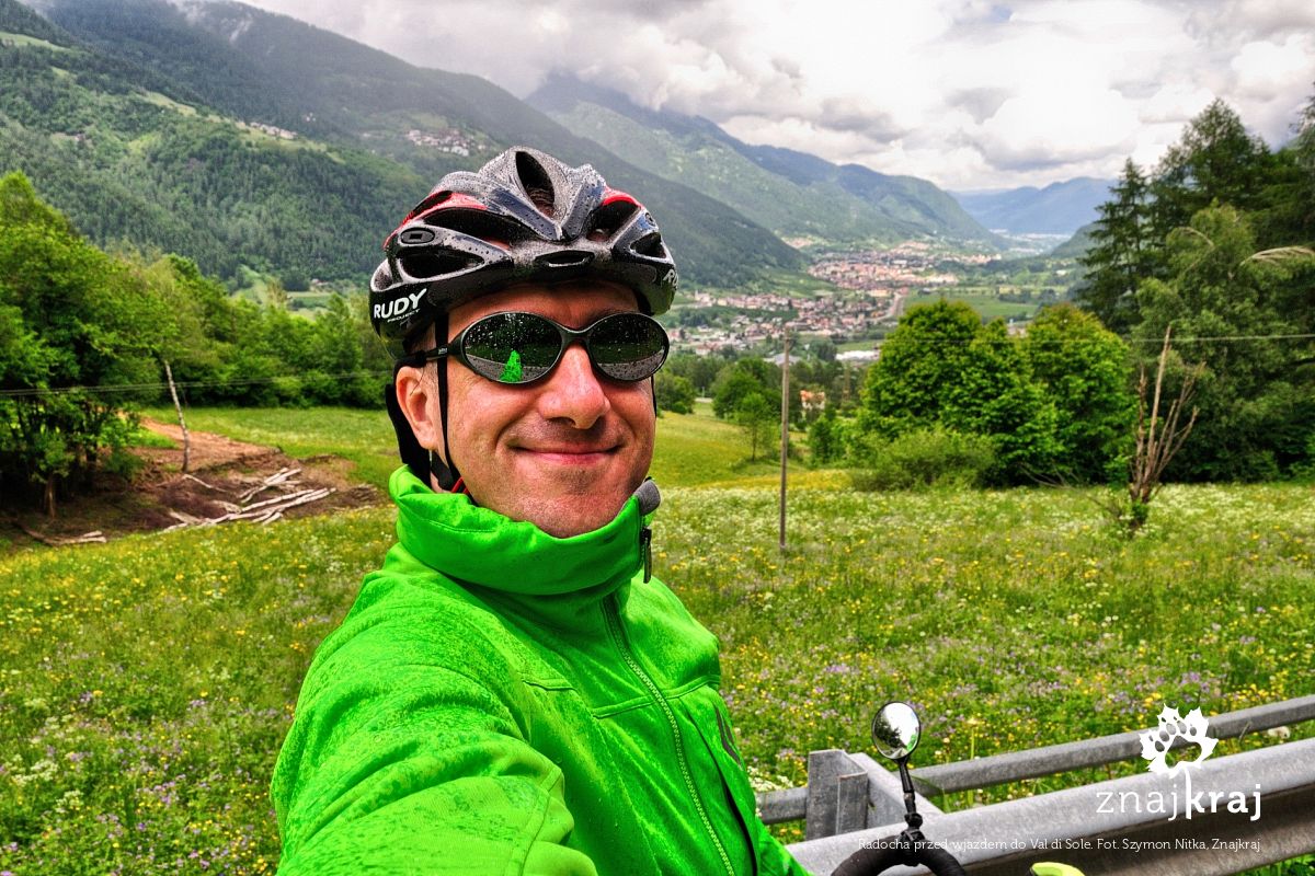 Radocha przed wjazdem do Val di Sole Radocha przed wjazdem do Val di Sole