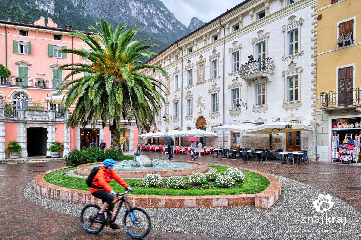Riva del Garda - plac nad jeziorem Riva del Garda - plac nad jeziorem