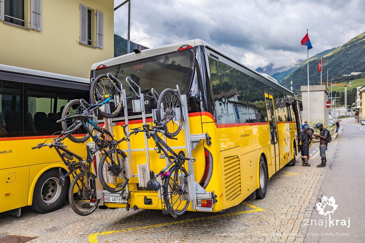 Rowery na autobusie na Przełęcz Świętego Gotarda