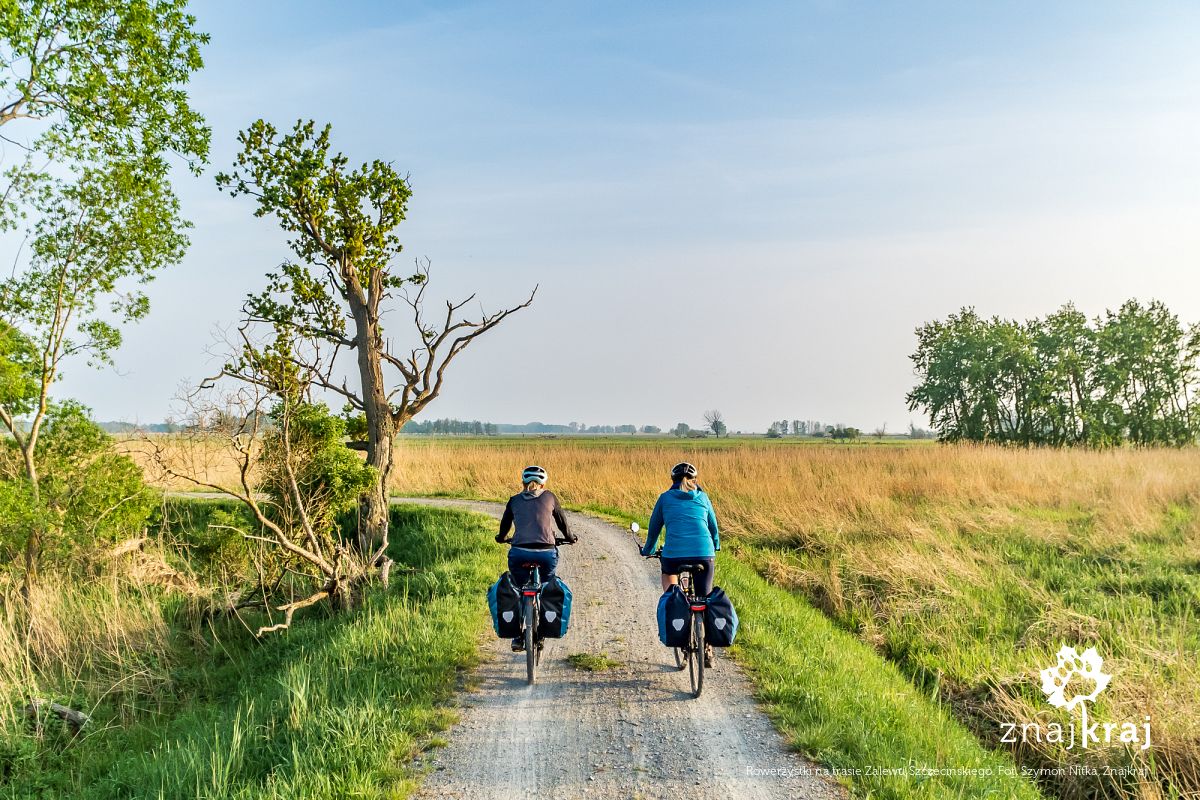Rowerzystki na trasie Zalewu Szczecińskiego