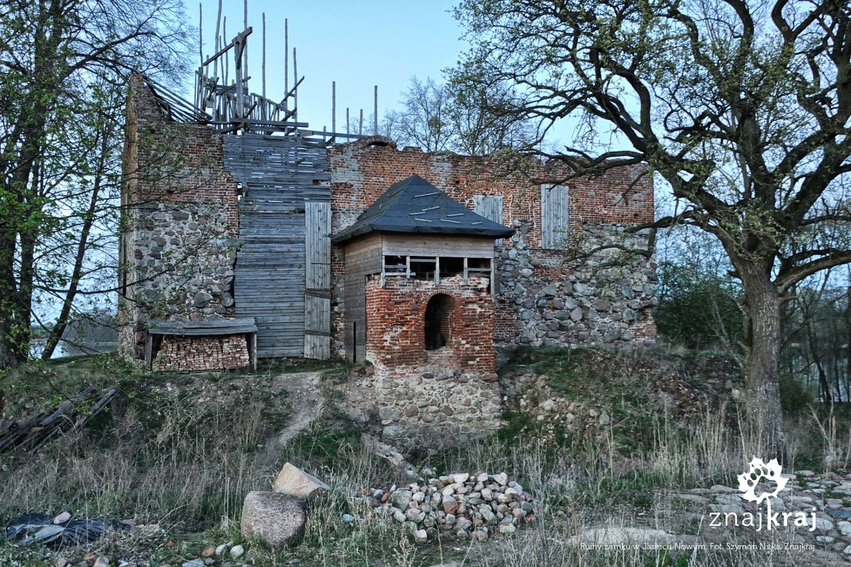 Ruiny zamku w Jasińcu Nowym Ruiny zamku w Jasińcu Nowym