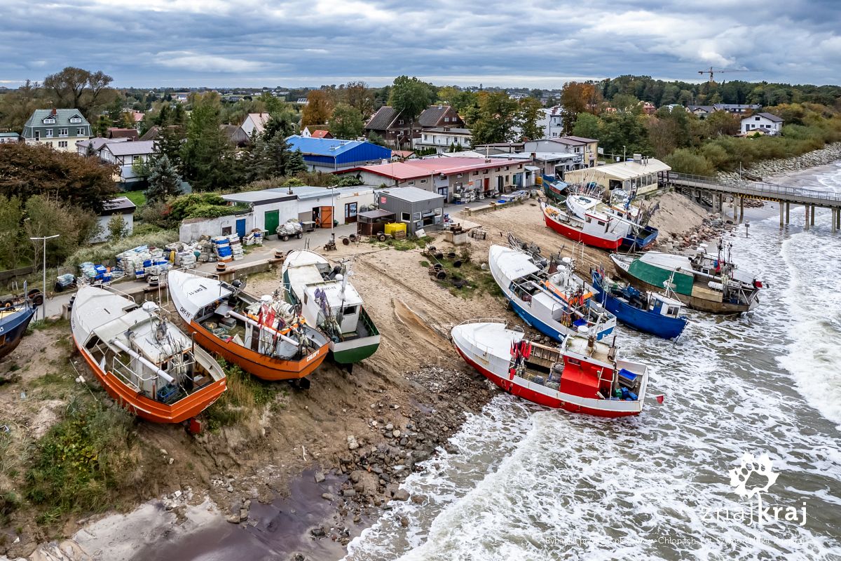 Rybacka przystań plażowa w Chłopach
