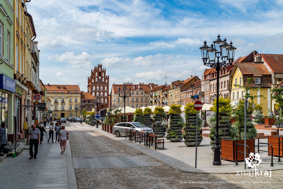 Rynek w Bartoszycach po wycięciu drzew