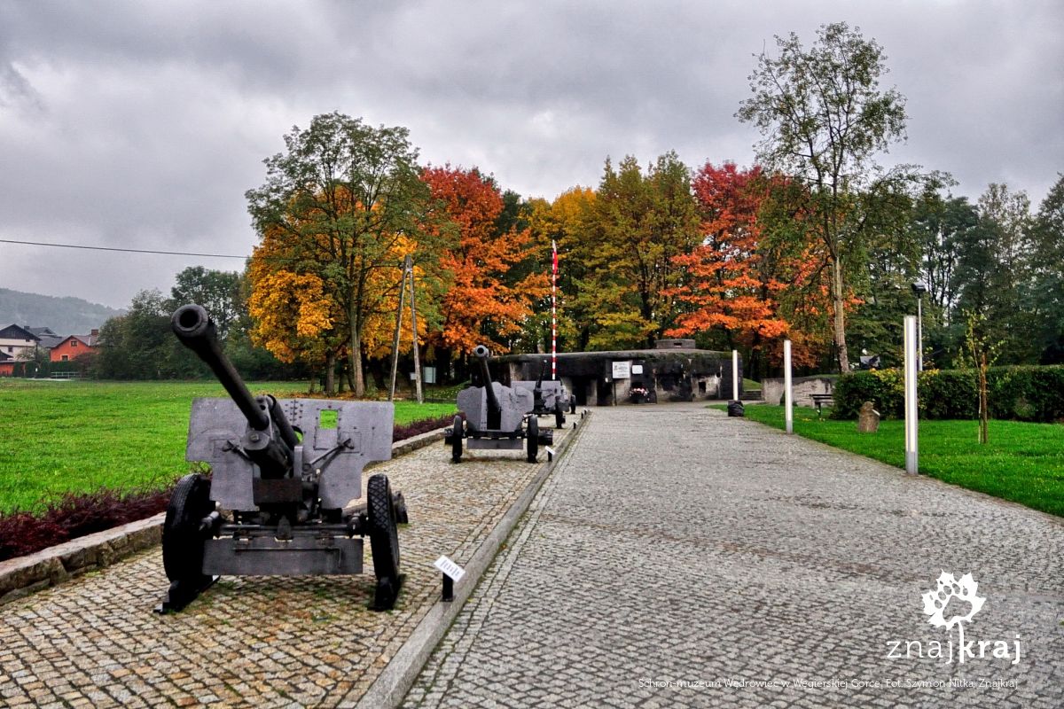 Schron-muzeum Wędrowiec w Węgierskiej Górce Schron-muzeum Wędrowiec w Węgierskiej Górce