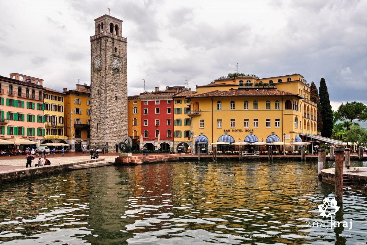 Średniowieczna Torre Apponale w Riva del Garda Średniowieczna Torre Apponale w Riva del Garda