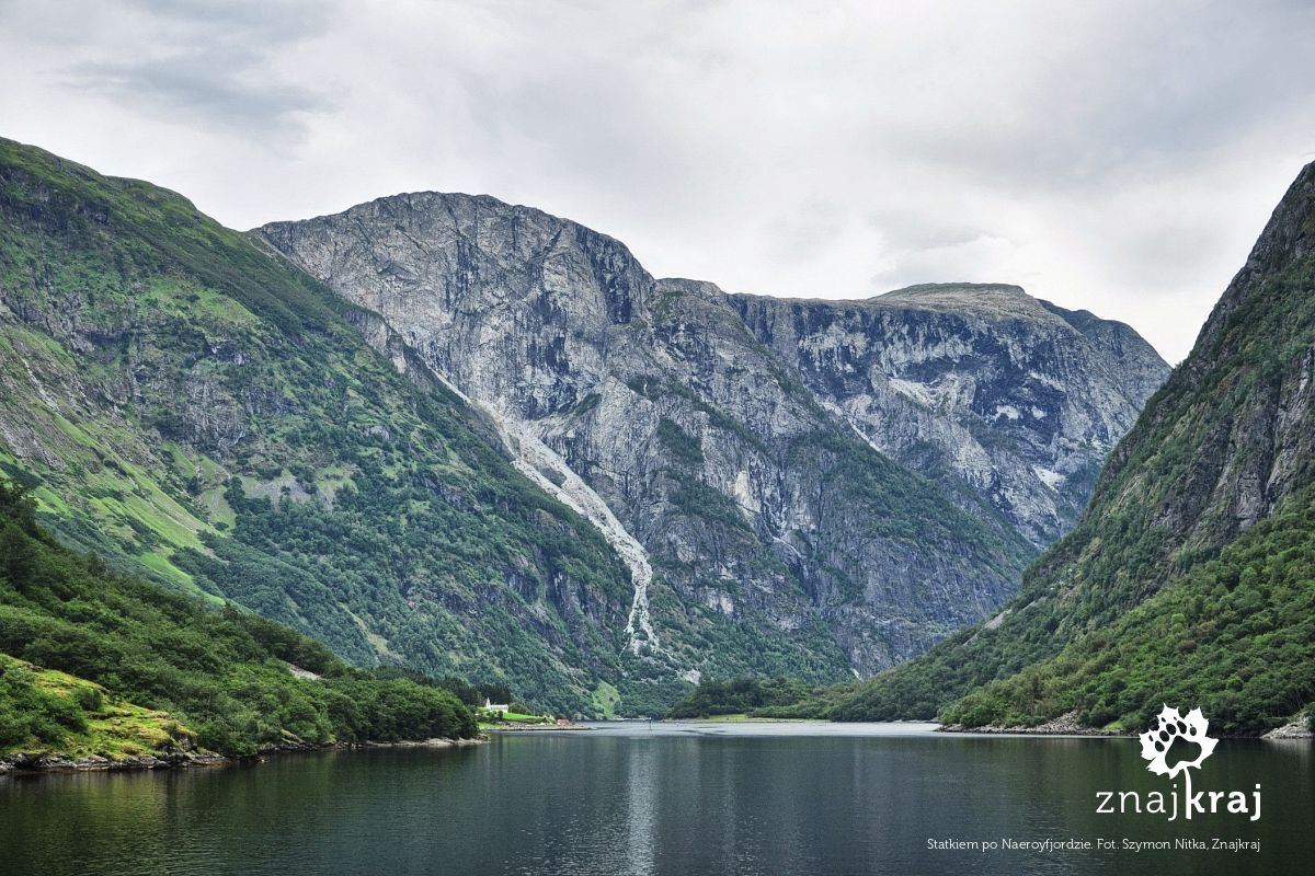 Statkiem po Naeroyfjordzie Statkiem po Naeroyfjordzie